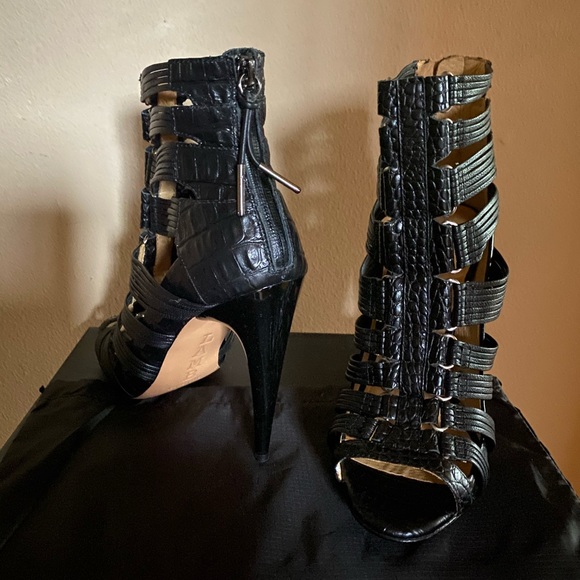 L.A.M.B by Gwen Stefani - Picture 3 of 7